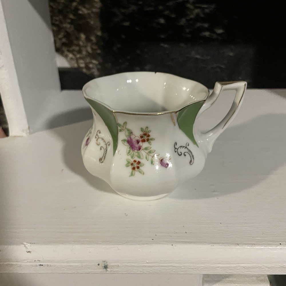 VINTAGE Miniature TEA CUP MADE IN OCCUPIED JAPAN Floral, Gold Tone Rim